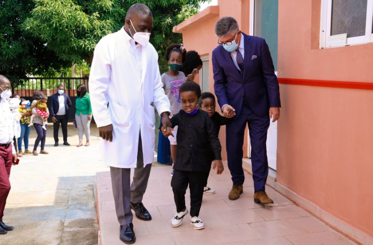 TVCABO apoia programa de reabilitação do Centro de Tratamento da Hidrocefalia de Angola TVCABO apoia programa de reabilitação do Centro de Tratamento da Hidrocefalia de Angola